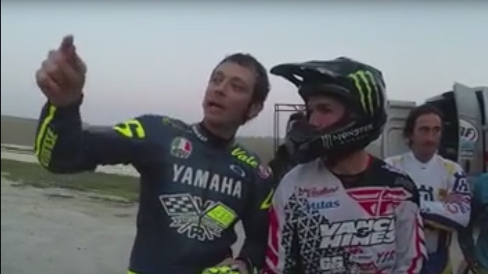 Δύο θρύλοι μοιράζονται μία πίστα!